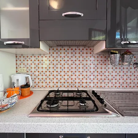 Welcome Riviera, Liguria Sea And Mountains, 80 Sqm Facing The Highway, With Free Wi-fi, Parking, And A Terrace Rapallo