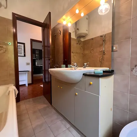 Welcome Riviera, Liguria Sea And Mountains, 80 Sqm Facing The Highway, With Free Wi-fi, Parking, And A Terrace דירה ראפאלו