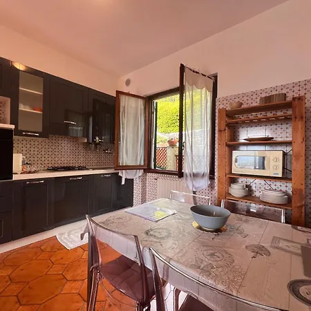 Welcome Riviera, Liguria Sea And Mountains, 80 Sqm Facing The Highway, With Free Wi-fi, Parking, And A Terrace דירה