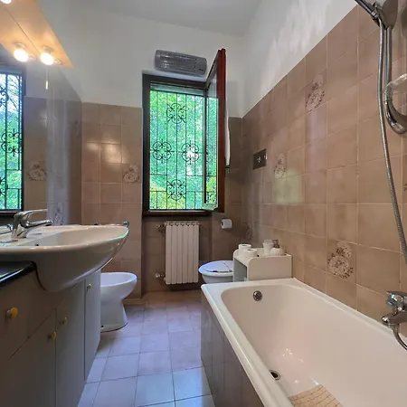 Welcome Riviera, Liguria Sea And Mountains, 80 Sqm Facing The Highway, With Free Wi-fi, Parking, And A Terrace ראפאלו